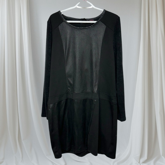 127 - Mia Soana Black Dress - Picture 13 of 15
